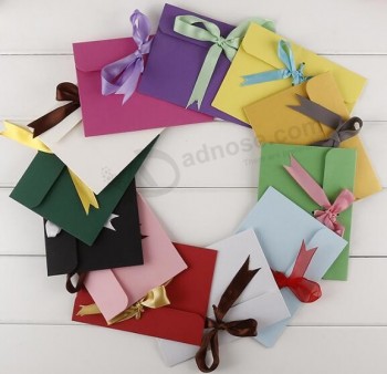 Colorir envelopes de cartão de presente com bowknots Para personalizar com seu logotipo