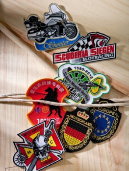 custom different shape merrow border woven embroidery patch