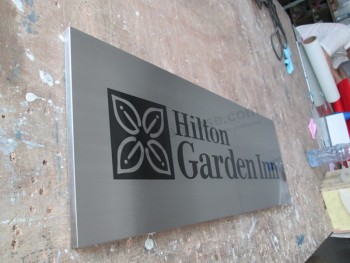 Hilton hotelkamer wandreclame display silkscreen aluminium platen