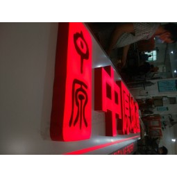 PersonaLizzato con lettere a canale rosso in bLiSter epossidico a led