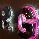 Vollfarb-LED-Display mit LED-Beleuchtung und Außenwerbung Display