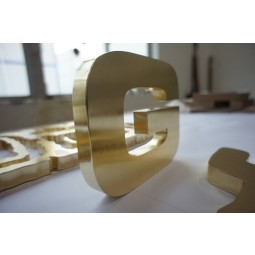 Hochwertige goldfarbene BuchStaben aus gebürStetem EdelStahl