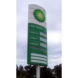 Reclame buiten pyloon teken voor tankStation
