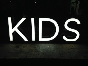 Storefront Acryl led billboard fascia uithangbord kanaal letters teken