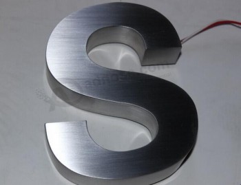 솔질하고 광택을 낸다-조명 된 금속 스테인레스 스틸 3d 문자를 서명