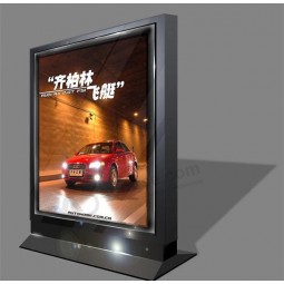 Exhibición de la pubLicidAnuncio. del coche tablero de la mueS tra de C.AríLico de aluminio