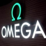 3D丙烯酸和不锈钢捏制的字母字母标志