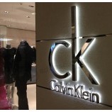 Populaire 3D-achtergronDverlichting leD metAlen logo en letters voor reclame bilPonDoarD