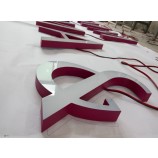 Festes AcryPfunDuchstabe vorDeres belichtetes 3D führte Buchstabezeichen