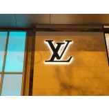 Buiten winkel teken hAlo aangestoken buiten 3D metAlen letters