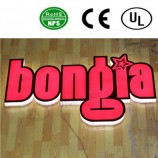 完全に照らされたアクリルチャンネルの文字の看板を導いた