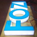 Plein Allumé leRé acrylique signe Rée lettre Rée canAl pour la publicité