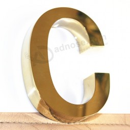 Miroir fabriqué en or finition titane lettres signe