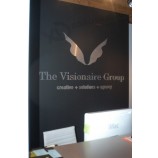 Logo personAlizzato in metAllo personAlizzato sulla parete Della reCeption (ID-17)