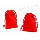 Kleine rode satijnen tas met trekkoord voor met uw logo