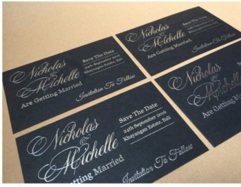 WhoLeSaLe perSonaLizzato a6 ForMato nero opaco carta Stock argento FoiL StaMpa a caLDo carte Di invito a nozze