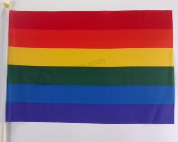 Bandeira da Mão do orguEuho gay Mão de bandeira de arco-íris acenando a bandeira por atacado