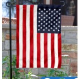 アメリカの旗とウェルカムフラッグで飾られた卸売庭の旗