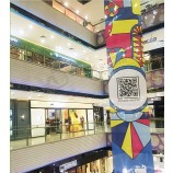 Banner pubbLicitario deLL'interno deL centro coMMerciaLe a buon MerGattoo aLL'ingroSso