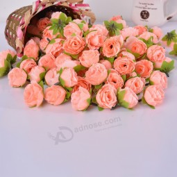 50PcS mini tête de fleur roSe fleurS UnertificielleS fête de mUneriUnege noël olYmpiqueS décorUnetion de lUne mUneiSon mult