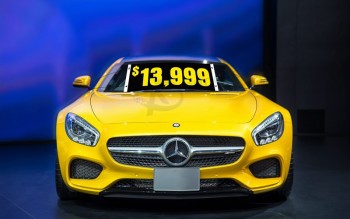 Custom windshield banners and decals with high quality and any size