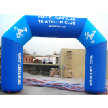 Arco inflable que hace publicidad del arco inflable para la venta