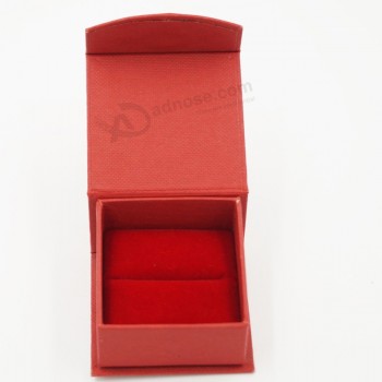 プロモーションのための赤いベルベットギフトダイヤモンドリングジュエリーボックスのための卸売カスタムロゴ (J85-ax)