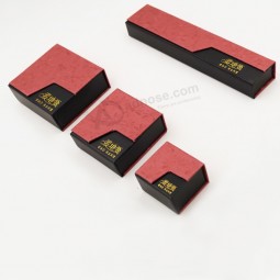 GroßhandeLs kundengebundenes Logo für konkurrenzfähigen Preis kundengebundenen Schmuckverpackungskasten (J15-e)