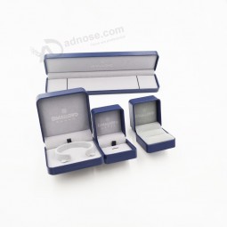 Logotipo personaLizado por mayor para La caja de empaquetado deL regaLo de La joyería de Las mujeres deL proveedor de China (J104-e)