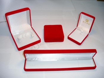 OEMリングのイヤリング包装紙のギフトの宝石箱を表示します