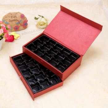 Fantastica confezione personalizzata di cioccolatini in carta con vetrina personalizzata