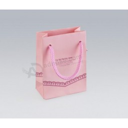 Bolsas de regalo de papel premium de fabricantes de regalos de prendas de vestir (Flp-8951)
