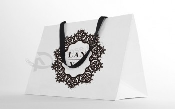 Papier kraft blanc personnalisé shopping sacs-cadeaux pour les vêtements