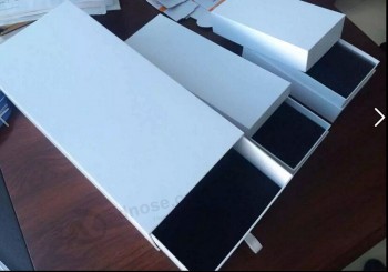 Boîte de tiroir couLissante en papier de haute quaLité personnaLisée avec insert en mousse