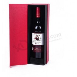 Elegante confezione di vino rosso fatta in carta, confezione regalo