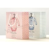 Sacchetto di carta personalizzato in cartone bianco, shopping bag, borsa regalo per abbigliamento e promozione pubblicitaria