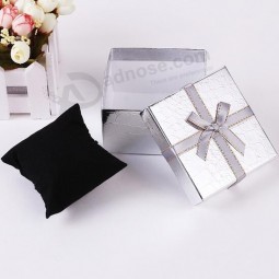 Modello di croco scatola regalo di Natale con un bel bowknot, contenitore di gioielli creativo, confezione regalo