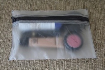 卸売カスタマイズされた高品質の工場良質化粧品のための霜降りのPvcジッパーバッグ