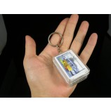 дети, рекламирующие мини-покер, играющие в карты для продвижения по службе