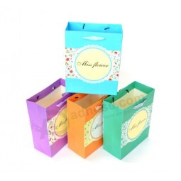 Sacos de papel graciosos da impressão da flor da Multi cor