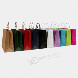 AnGepaSSte Kraftpapier GeSchenktüte mit verdrehtem Griff