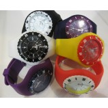 Wholesale customied top quality Latest Design Colorful Silicone Sports Watch