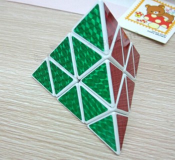 оптовый подгонянный волшебный куб треугольника oem треугольника конструкции верхнего качества