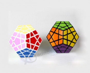 卸売cuStomeD最高品質の新しいデザインおしゃれな新しいスタイルoemのmegAminx魔法のキューブ