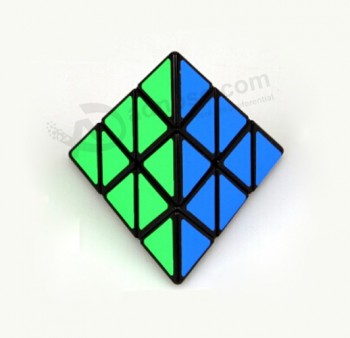 卸売cuStomeD最高品質の新しいスタイルの三角形の魔法のキューブ