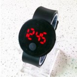 GroßhEinndel cUstomied hochwertige UltrEin-Dünne ToUch-Screen-LED-Uhr