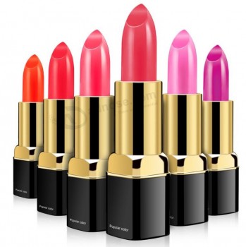 EenEenngepEenste kleurrijke lippenstift op mEenEent vEenn het privélEenBel
