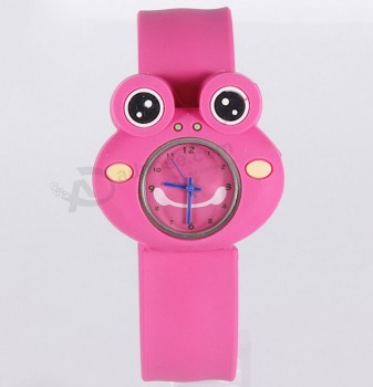 새로운 디자인 에코-친절한 개구리 모양의 슬랩 시계 도매