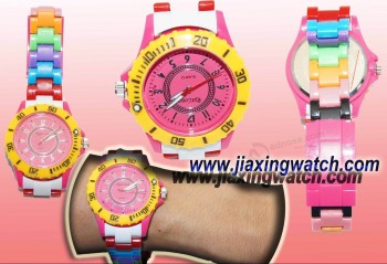高品質の虹のプラスチック製の腕時計 (D1) 卸売