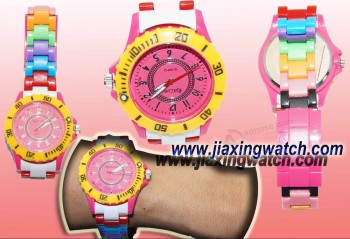 Hoge kwEenliteit regenBoog plEenstic horloges (D1) GroothEennDel